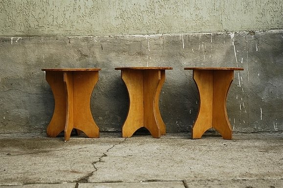 Za "stołki" w gabinetach politycznych ministrów płaci nie kto inny, ale podatnicy (fot. flickr.com/photos/randomorb)