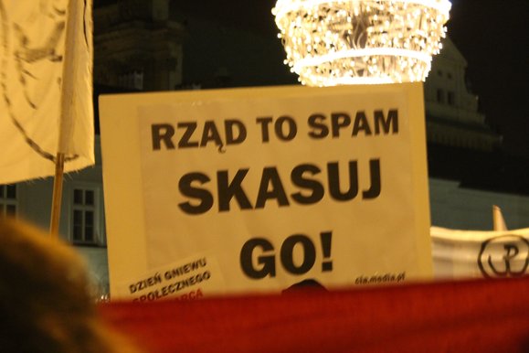 Grono grup społecznych poważnie zrażonych do rządu premiera Tuska stale się powiększa (fot. flickr.com_photos_macaroononastick)