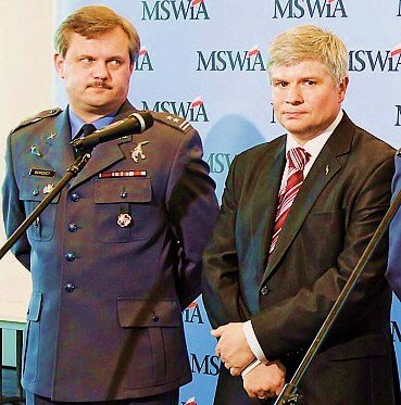 Od lewej: Robert Benedict i Maciej Lasek 
referowali swoim kolegom z komisji Millera wyniki badań CLK